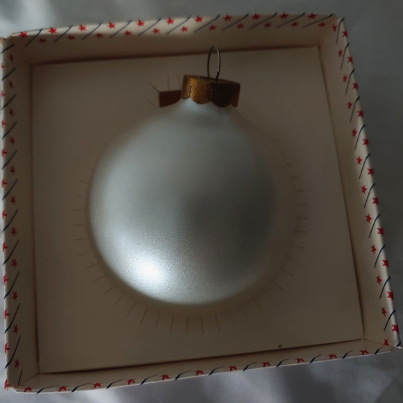 Green Bay Packers Christmas Ornament NFL Football White Glass Original Box - Picture 8 of 8